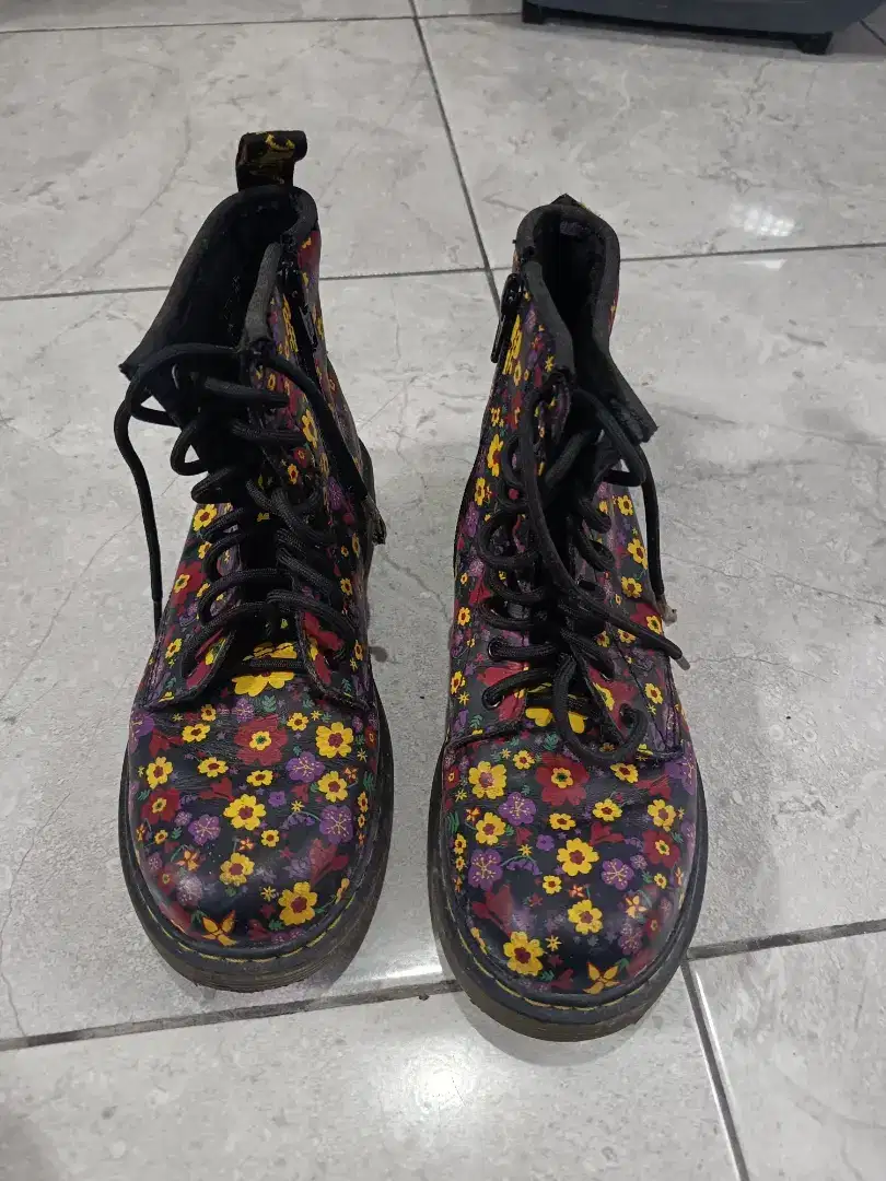 Sepatu Boots Anak Dr Martens Delaney Floral Size 34