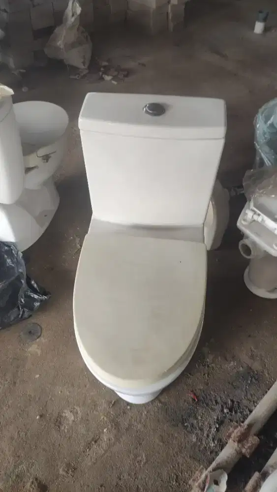 WC CLOSET DUDUK TOMBOL ATAS OULU TANKI RAMPING