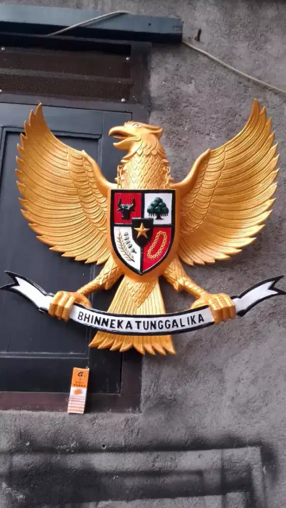Hiasan patung Burung Garuda Pancasila.fiber.
