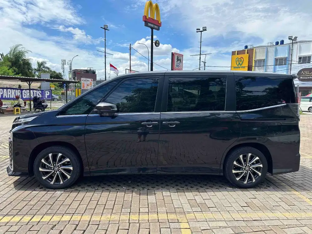 2024 Toyota Voxy 2.0 km rendah, barang bagus