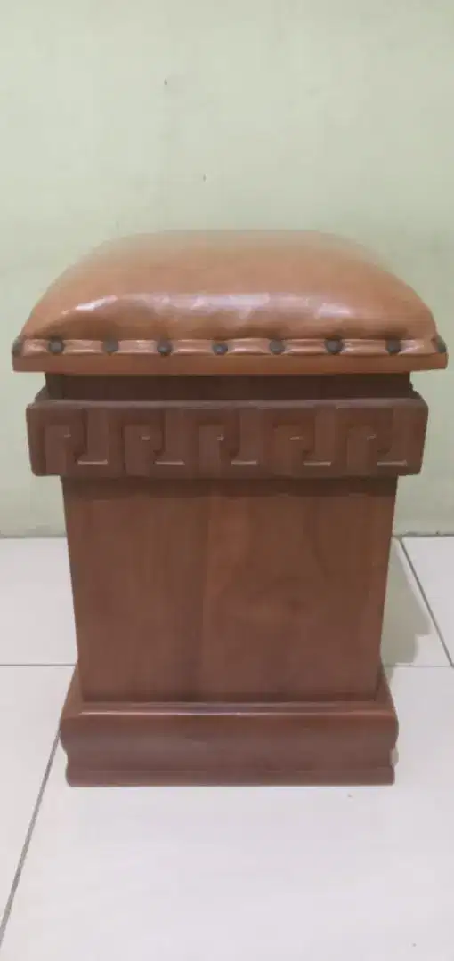 Satu set Tempat tidur dan meja rias model cassandra