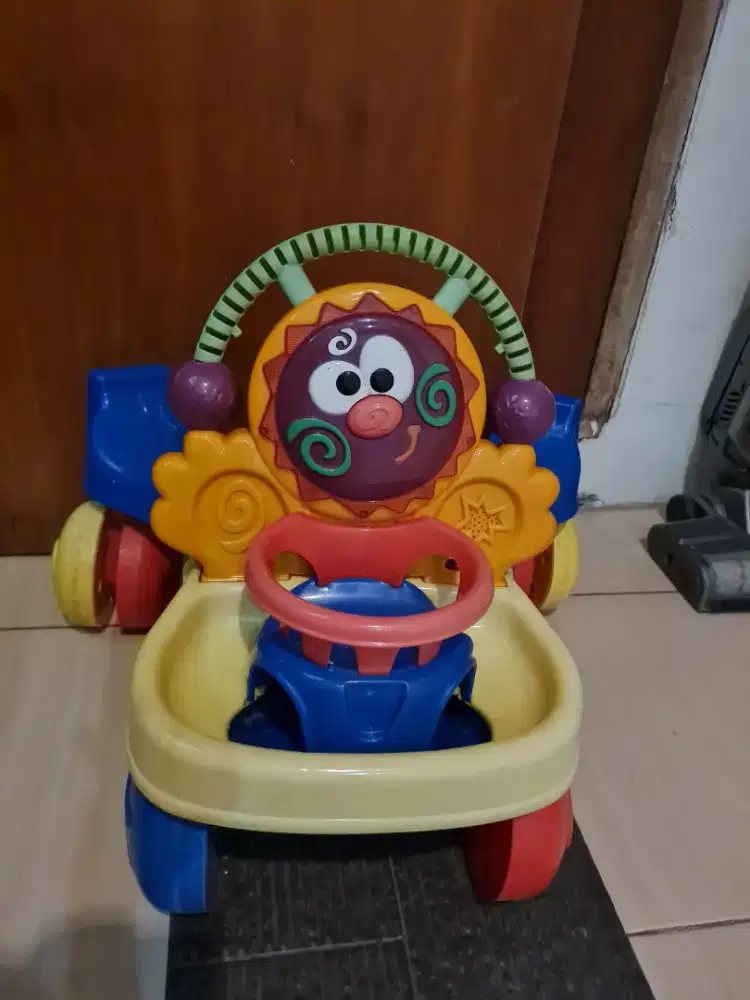 Walker Anak (alat Bantu jalan)