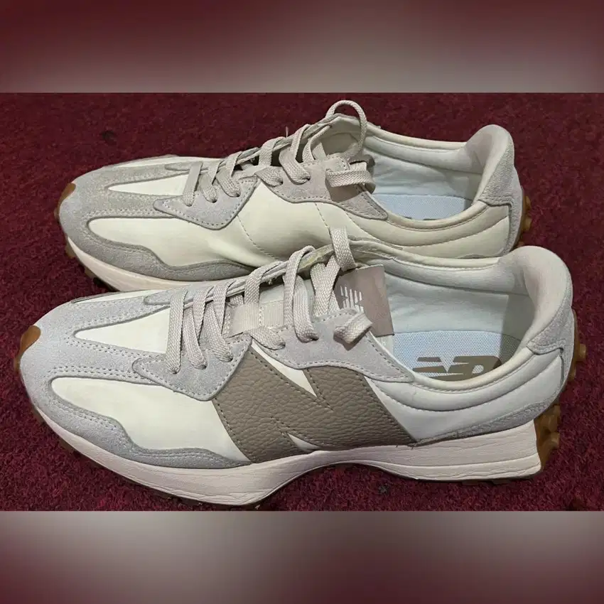 Sepatu new balance 327 original warna moon beam beige white size 42,5