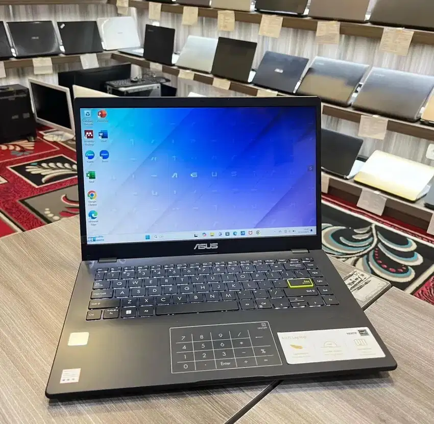 Laptop Asus E410MA (second).  3 jutaan normal dan bergaransi
