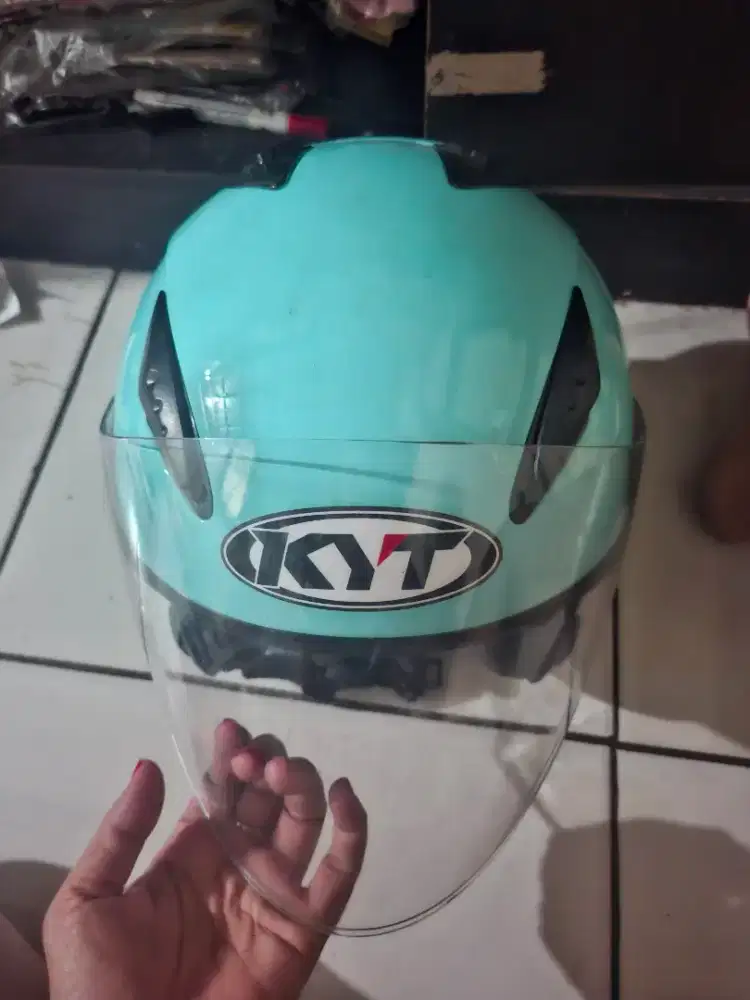 Helm KYT warna tosca