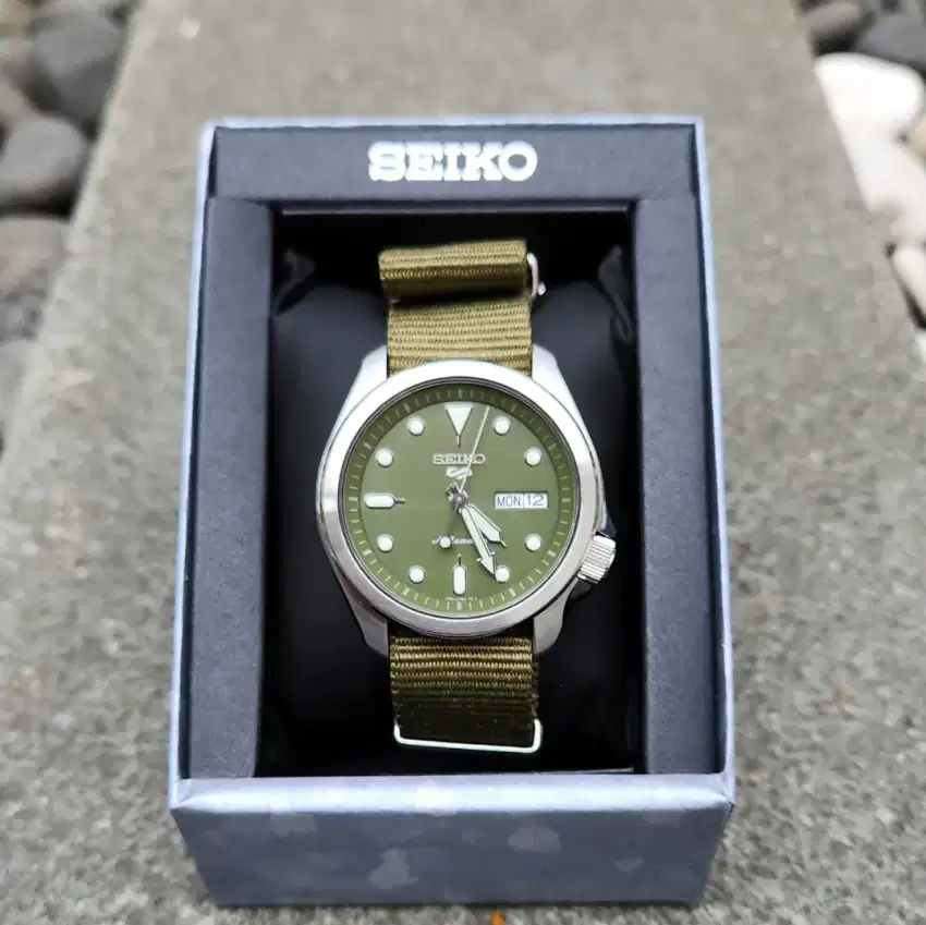 Jam Tangan Automatic Seiko 5 Sport SRPE63K1