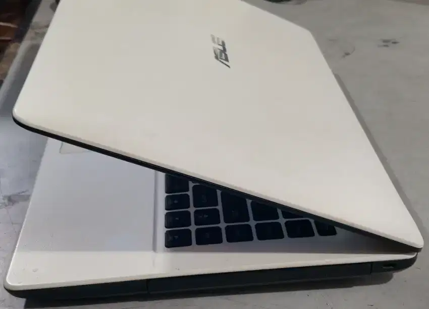 Laptop Asus X451CA Intel Celeron cpu 1007u SSD 128gb