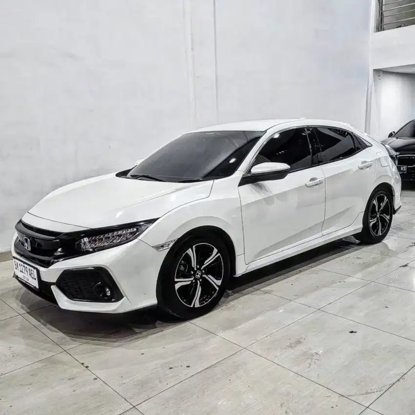 (TDP 39JT) CIVIC HATCHBACK 1.5 Turbo CVT 2018 / 2019 putih honda