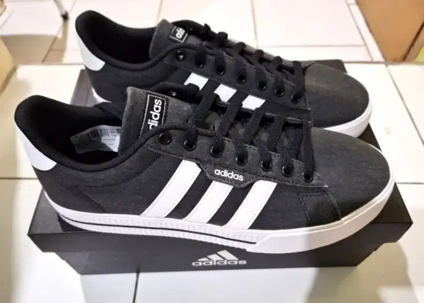 Sepatu adidas original size 44