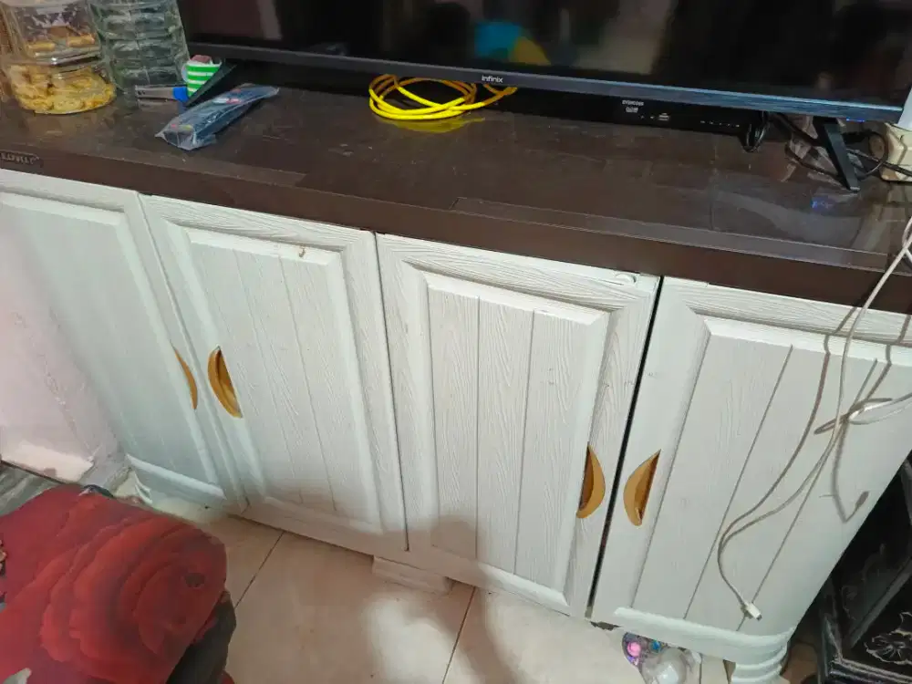 Lemari pakaian / lemari baju / lemari serbaguna / lemari tv