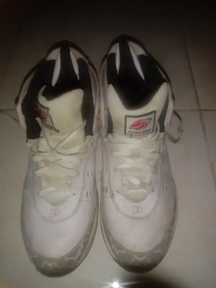 Di jual cepat sepatu Ket ukuran 43 krn bth uang