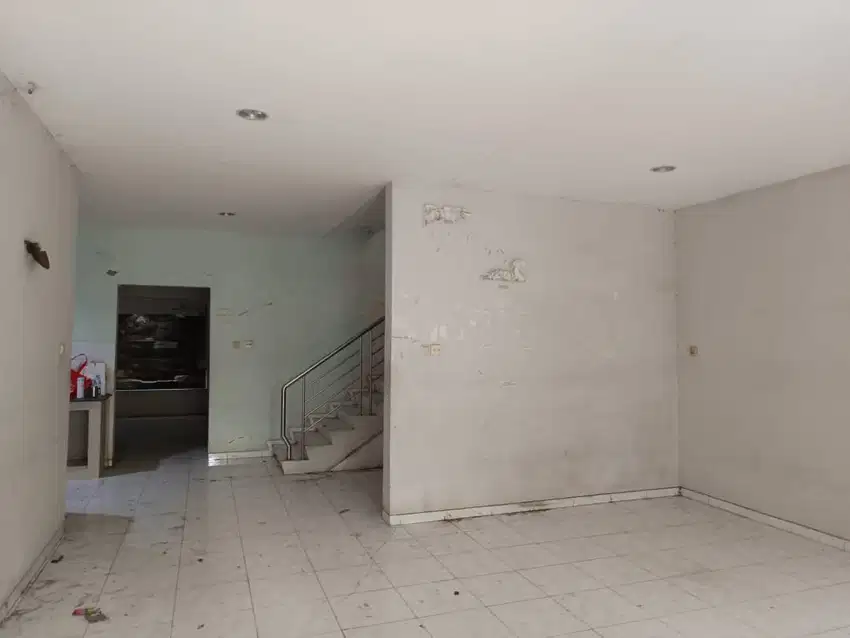 Dijual Rumah Tua di Green Ville, Jakarta Barat Luas 144m2