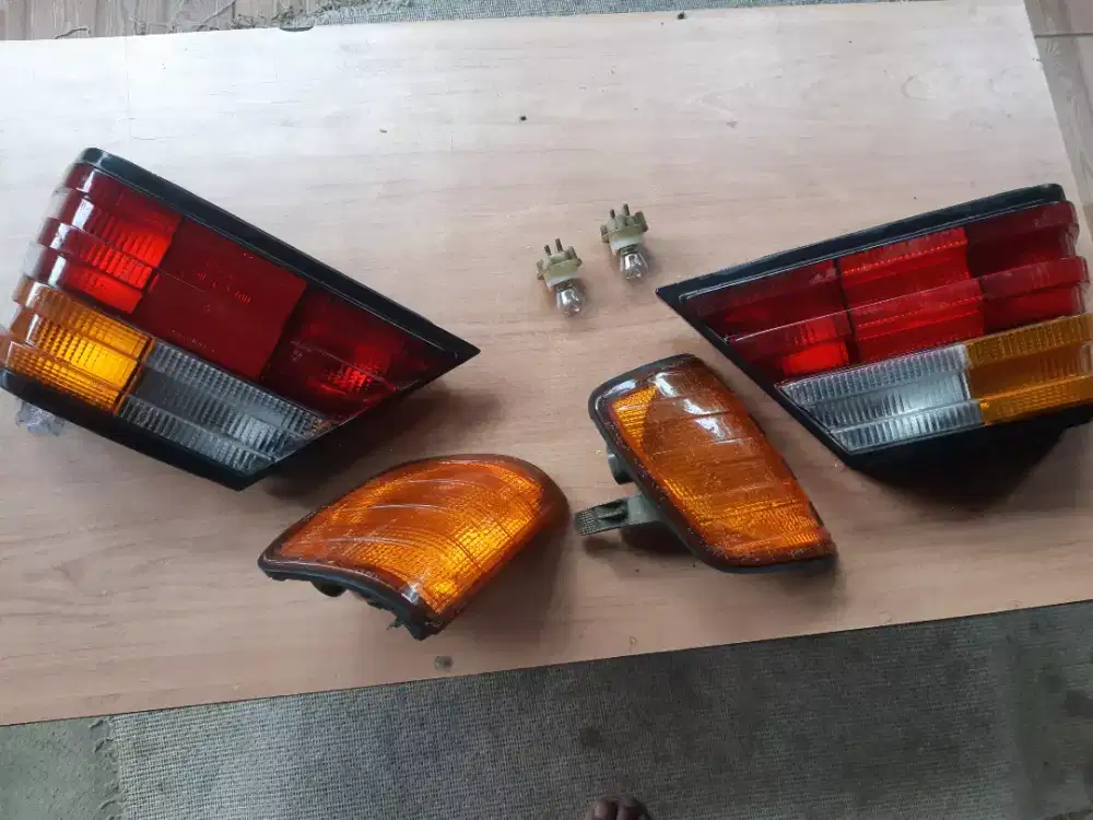 Stoplamp belakang dan sein ori mercy e230
