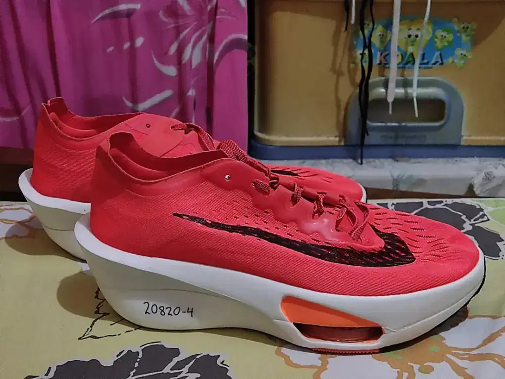 Sepatu Nike Zoom VaporFly no 43 rare item langka