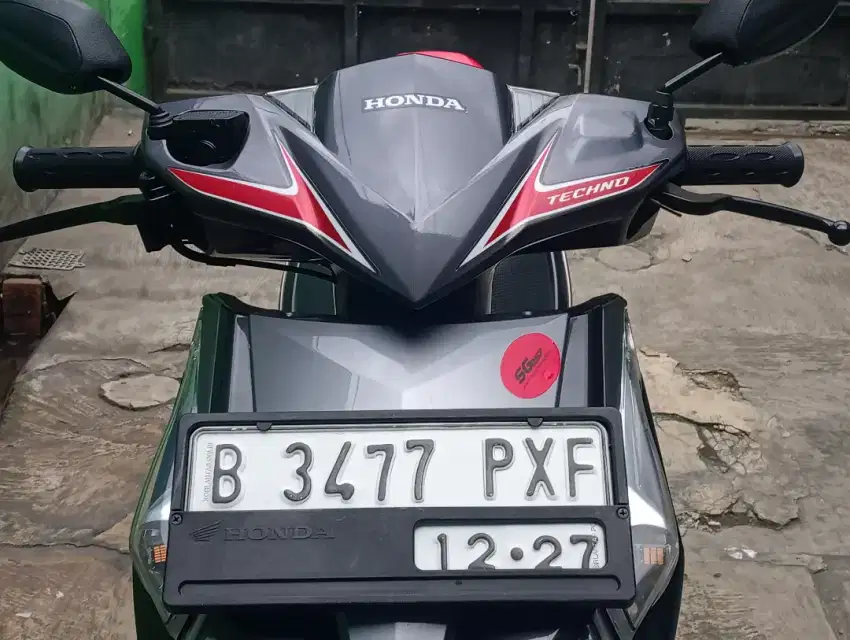 Di jual Honda Vario thekno th 2011 b.dki