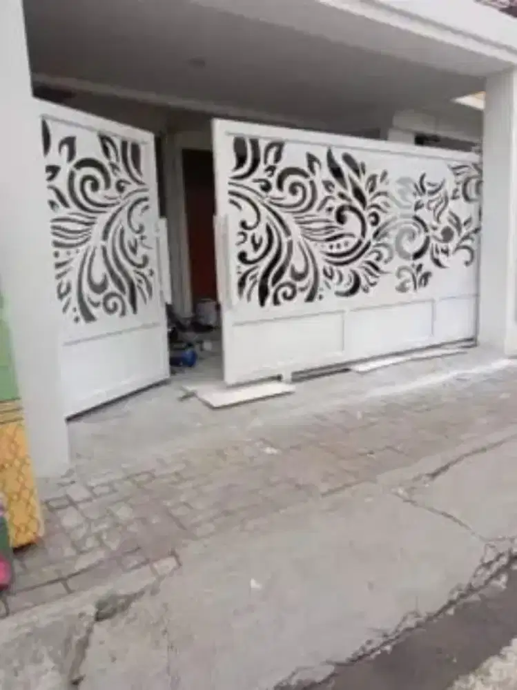 Pintu gerbang cating laser