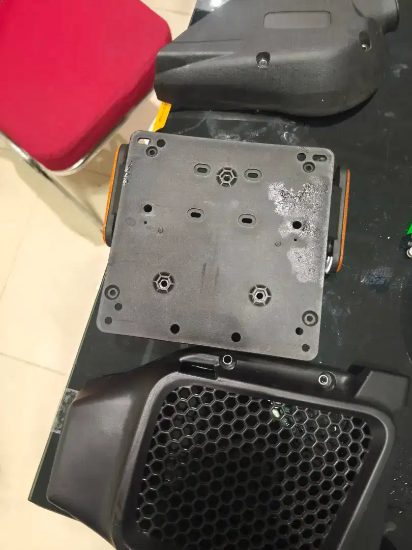 VESPA GTS 2024 KEYLESS frame plat nomor tutup radiator tutup cvt