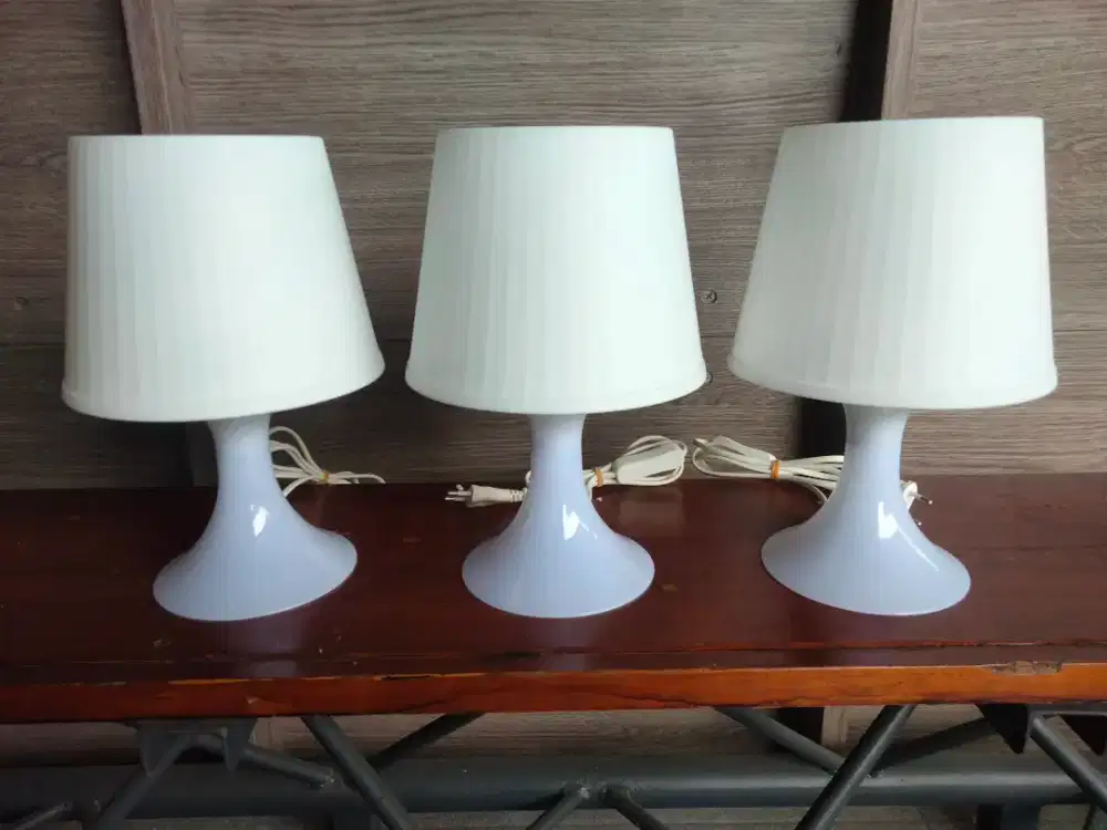 Lampu meja IKEA