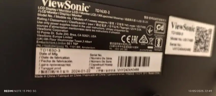 Mini PC dan monitor touchscreen