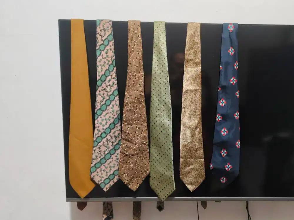 Dijual Dasi Pria 99%. bagus. Per Pcs 25rb Branded. tingal pilih warna