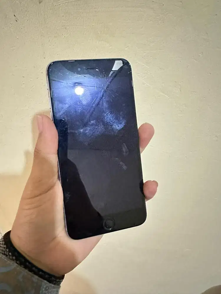 iPhone 6 Plus 16GB Bahan