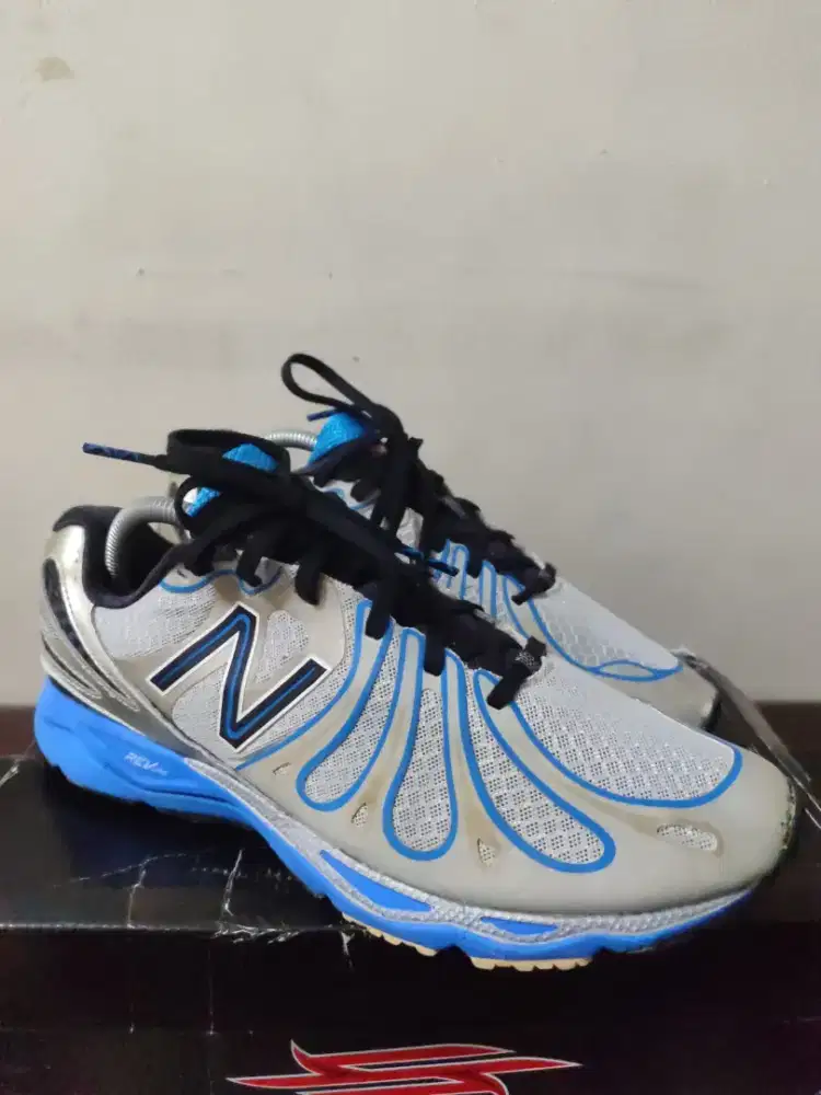 Sepatu NB M 890 V3 revlite