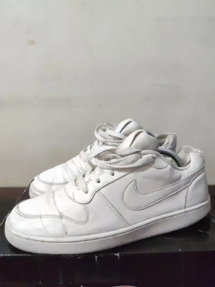 Sepatu nike ebernon
