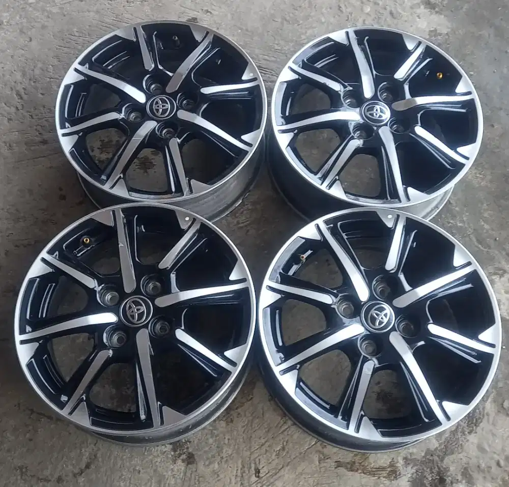 Velg toyota cayla ring 14 pcd 4x100