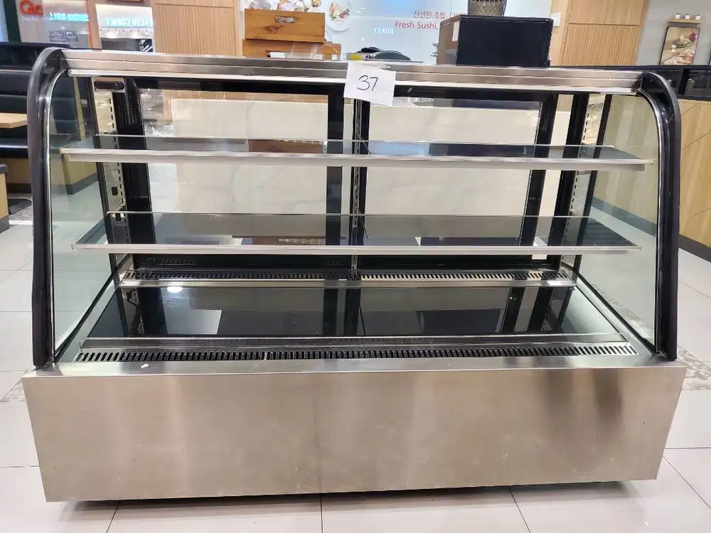 OPEN SHOWCASE CAKE (BLACK)