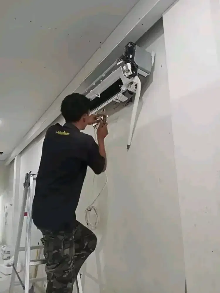 Jasa pasang ac perbaikan AC tambah freon AC bocor service kulkas