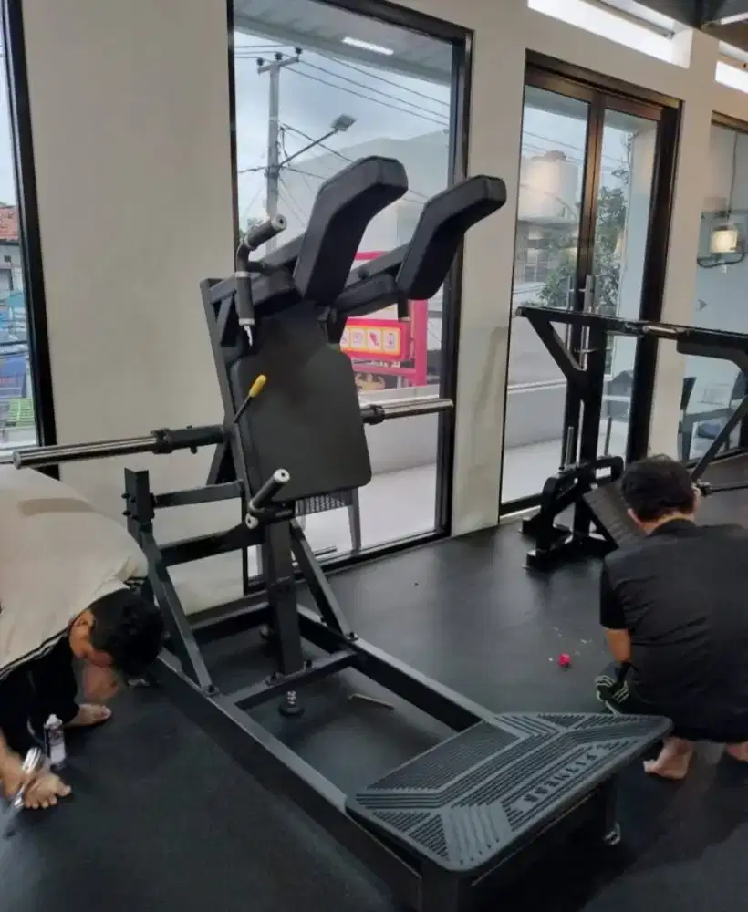 SUPER SQUAT DHZ COMERCIAL ALAT FITNESS GYM CENTER