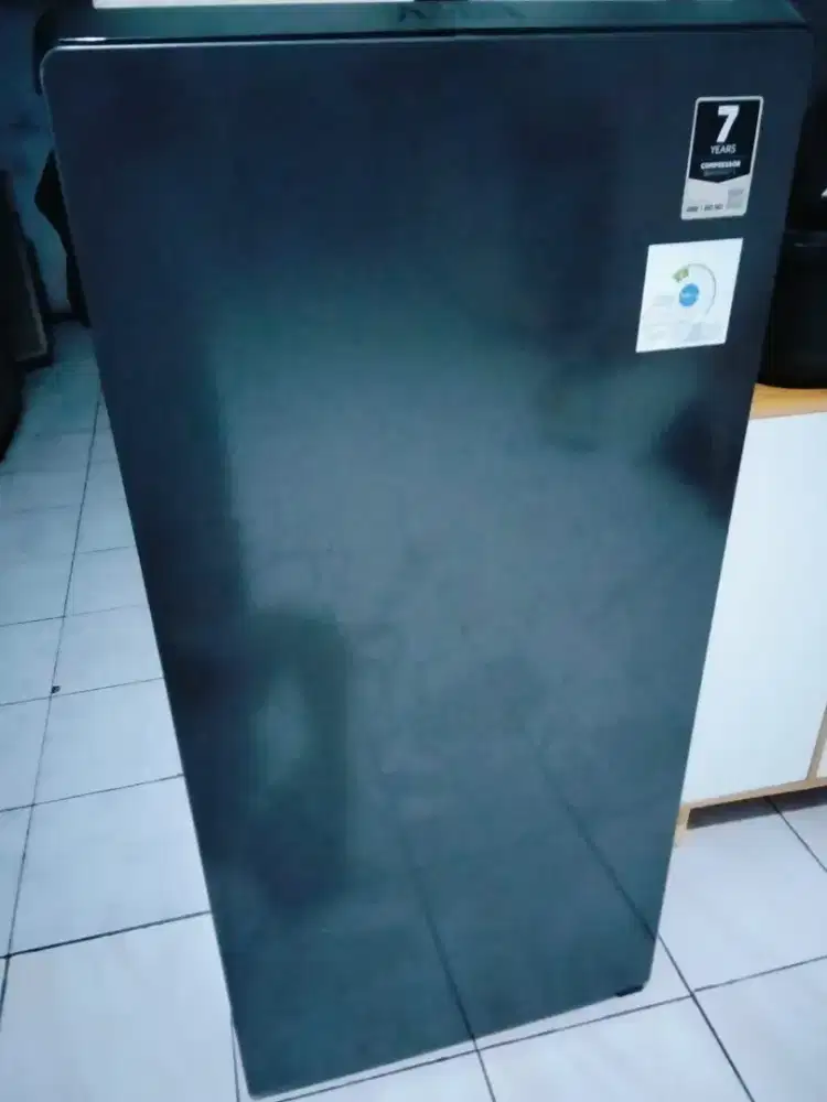 Lemari es merek Aqua 1pintu
