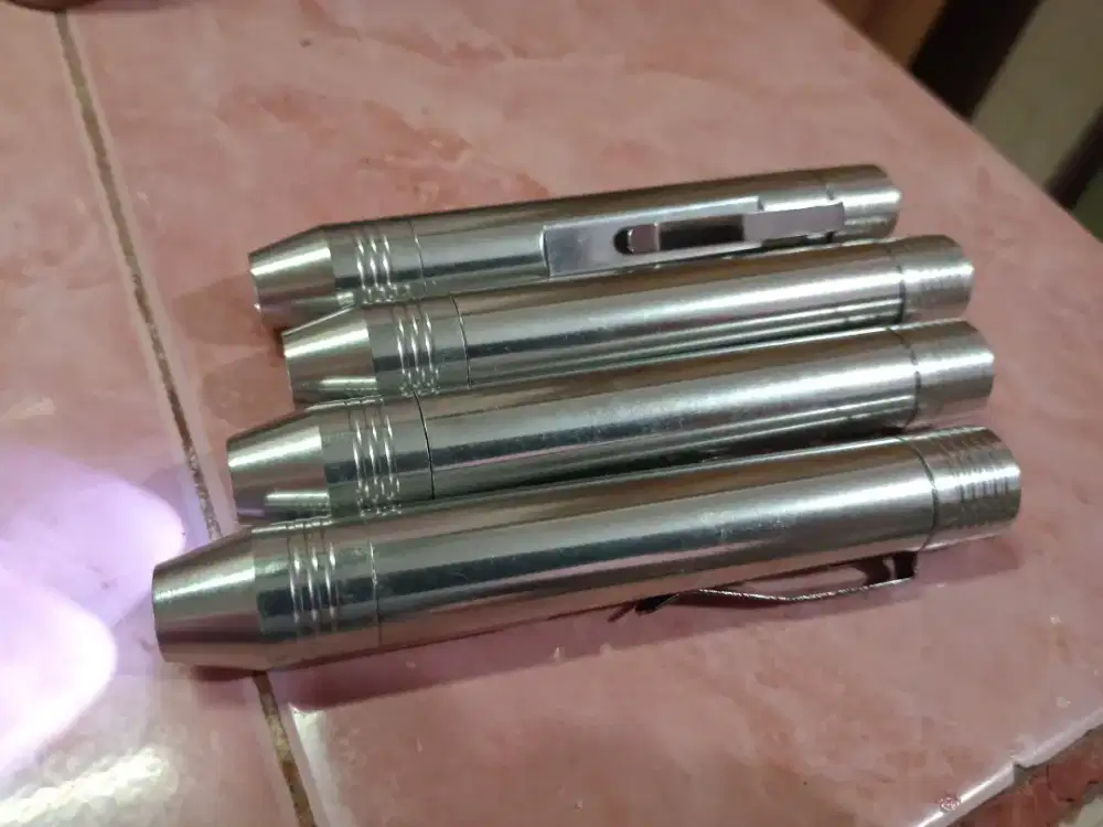 Senter LED fokus untuk menerawang telur