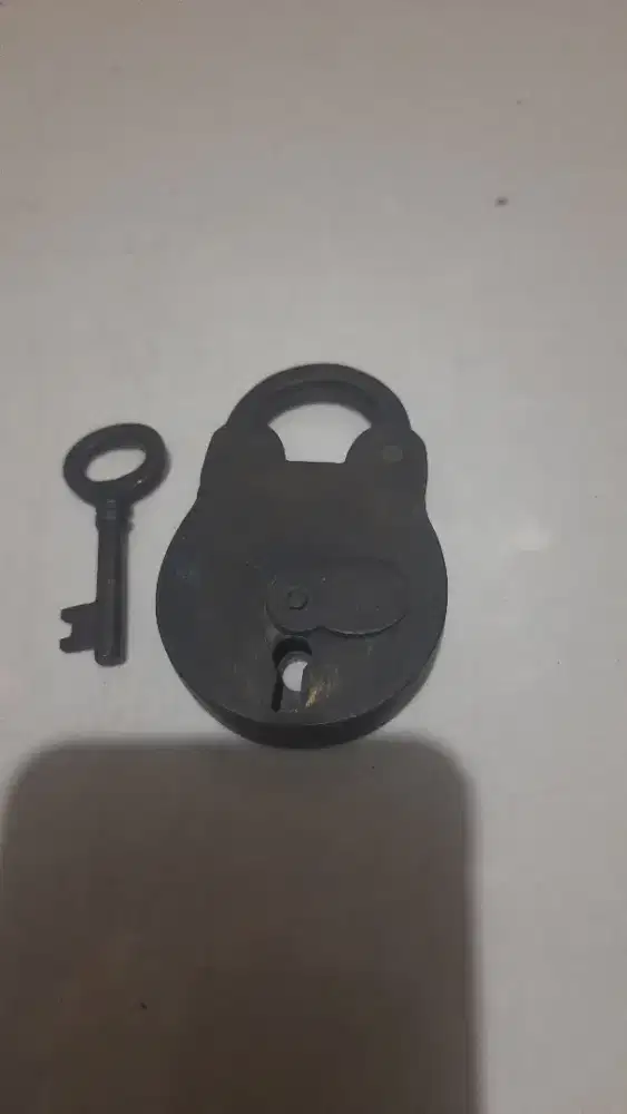 Gembok antik jadul kuno