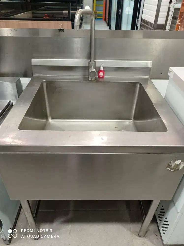 SINK (INCI FAUCET)