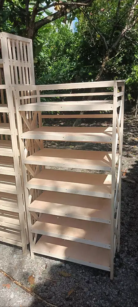 rak sepatu muat banyak ada gratis kirim nya