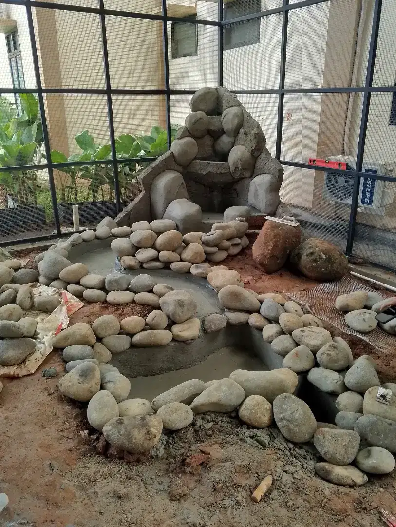 Tukang kolam ikan Aviari