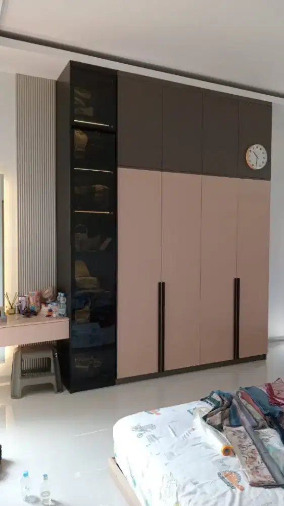 Lemari , meja resepsionis , kitchen set , dipan , pagar , kanopi