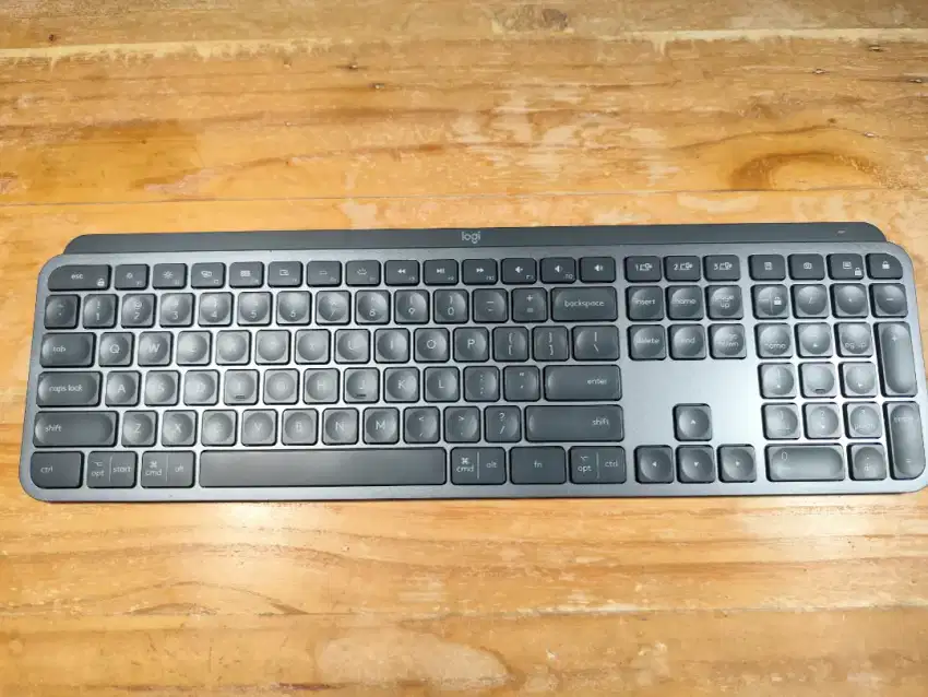 Keyboard Logitech MX Keys Full Size Mac Apple or Windows Bluetooth