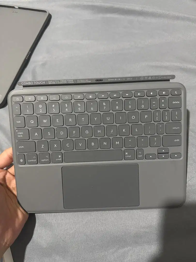 Logitech Combo Touch Keyboard Case 11”