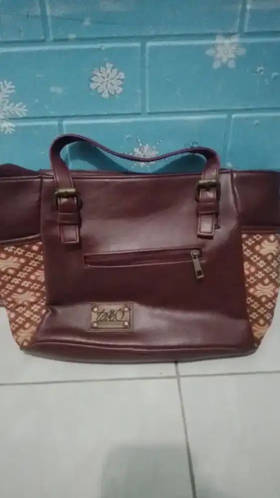 Tas perempuan dewasa