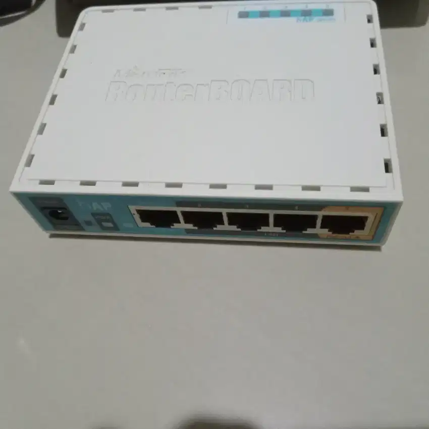 Mikrotik Router Board WIFI RB-951UI-2ND