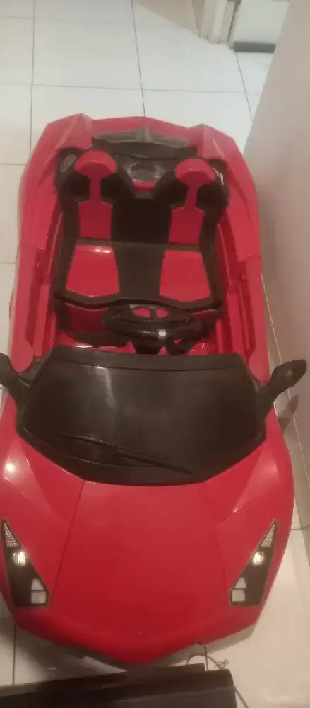 Mobil mainan pakai remote atau aki