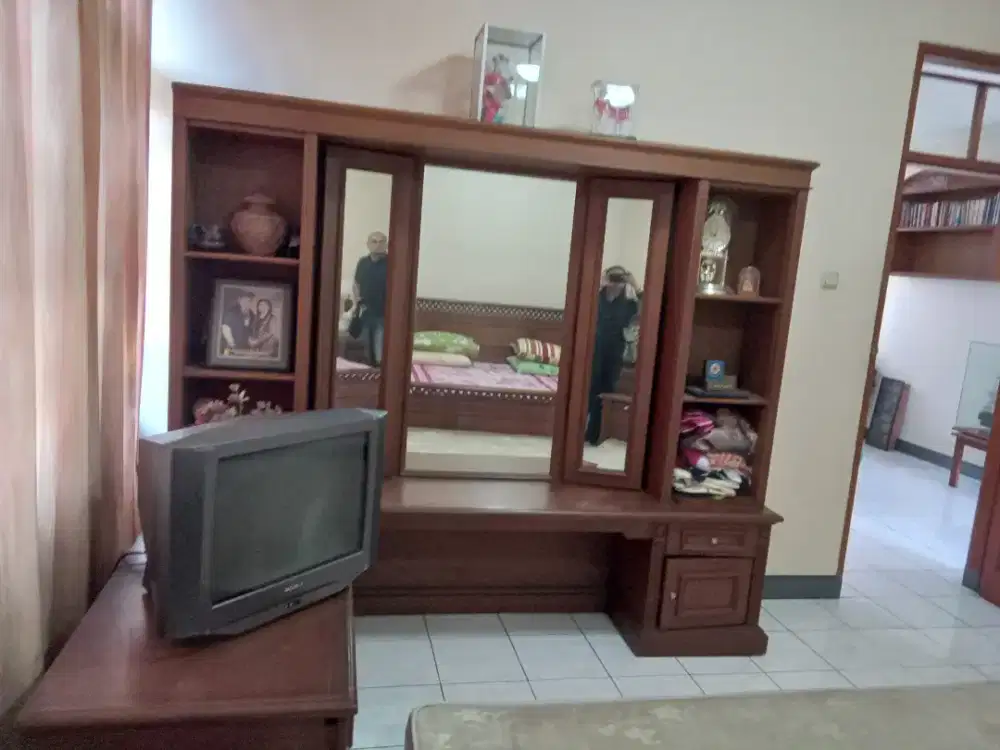 Meja rias besar kayu jati