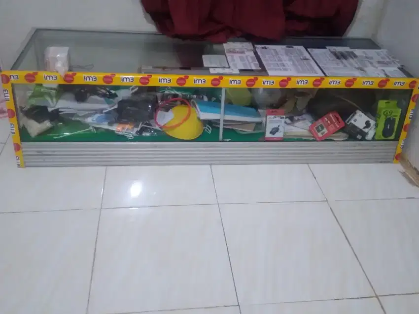 Kepala Etalase ponsel