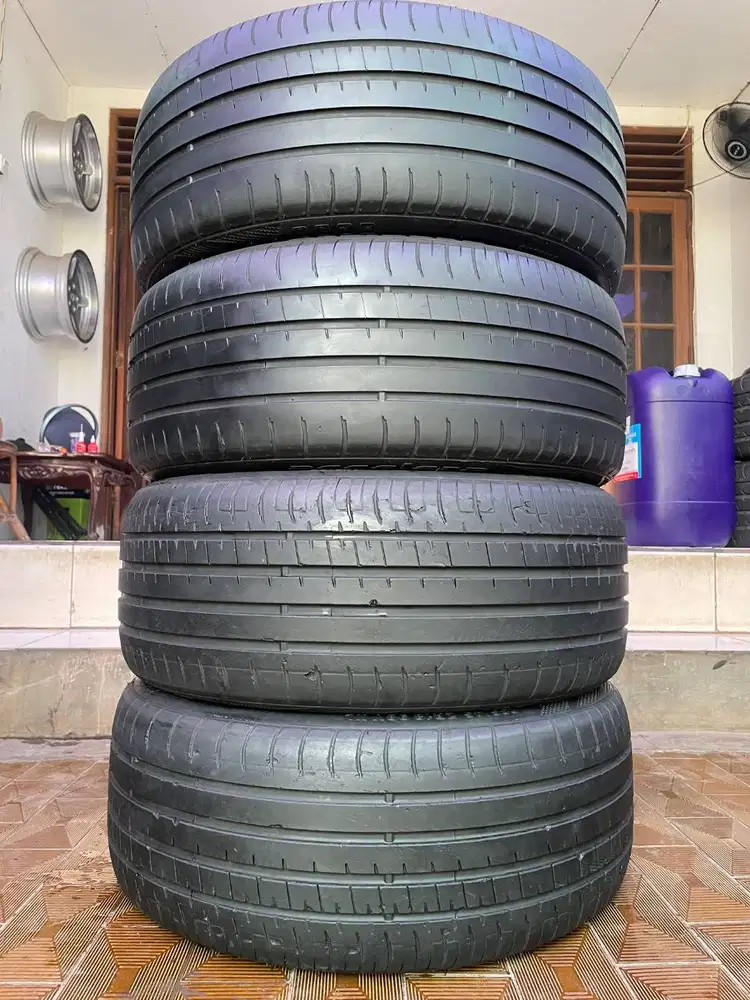 Ban Accelera PHI R 235 45 r18 4Pcs