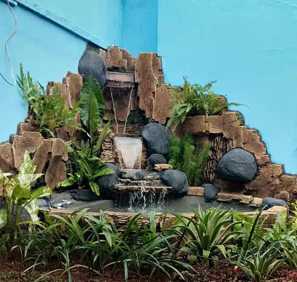 Kolam ikan relif tebing