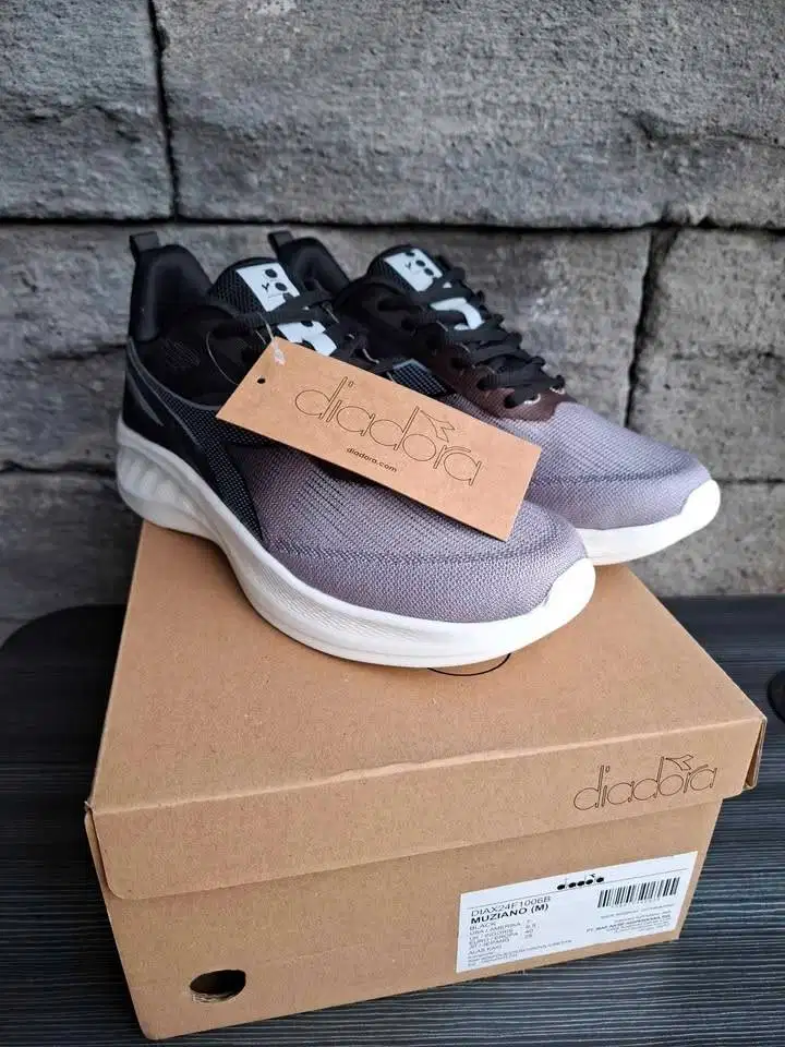 Sepatu Diadora Muziano Size 40 Original Baru