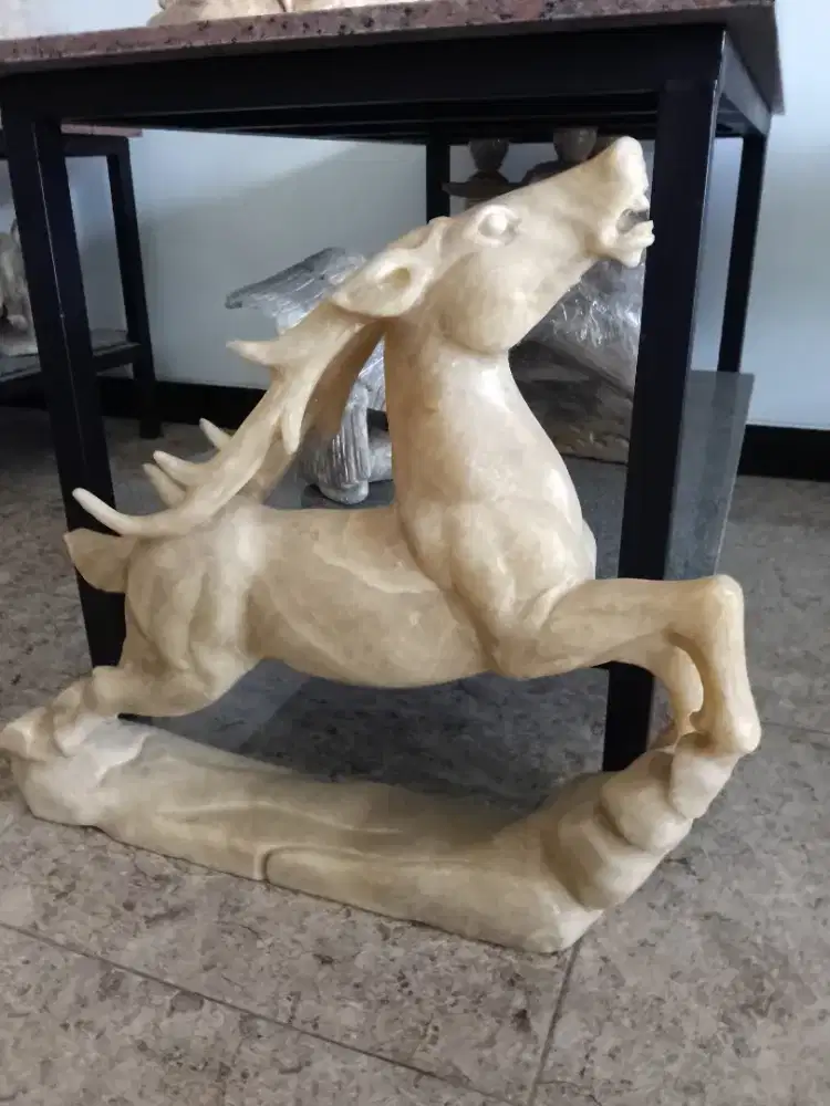 Patung kijang batu onik