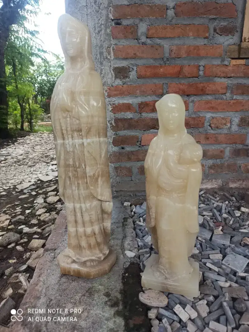 Patung bunda Maria batu onik